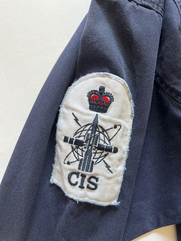 Royal Navy Work Jacket combat warm weather. Jacket used by the English navy with applied "CIS" patch representing the section specialized in telecommunications.