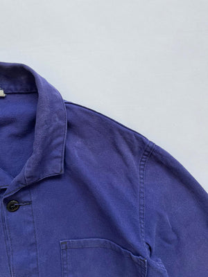 French chore jacket vintage from 80s. Size Medium. Crafted from high-quality, durable cotton. The various shades of blue give this jacket a unique character.