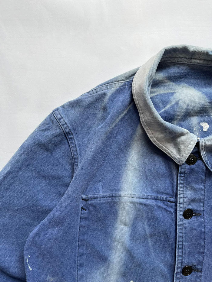 French working jacket sun faded 1970s or 1960s. Size M-L. Cotton twill and ink blue color. Sun faded. Unique French vintage work jacket. Cotton Moleskine.