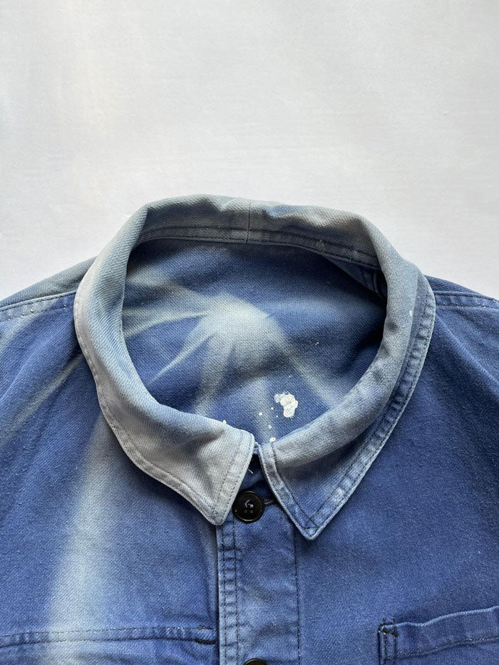 French working jacket sun faded 1970s or 1960s. Size M-L. Cotton twill and ink blue color. Sun faded. Unique French vintage work jacket. Cotton Moleskine.