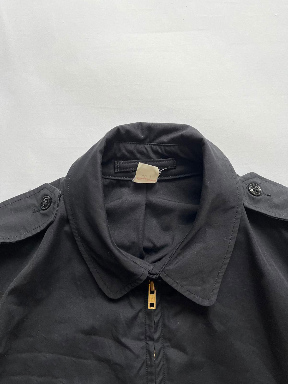 Usaf Uniform from the 80s and used by the US air force. Boxy fit, black color and YKK zip. Lightweight fabric. Vintage piece that contains the history of the USAF.