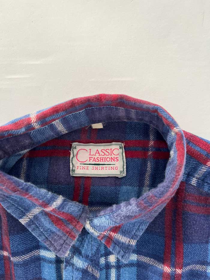 Flannel shirt vintage blue. Quality cotton and perfectly maintained over time. The shirt represents the perfect 90s style with its fabric and its colors