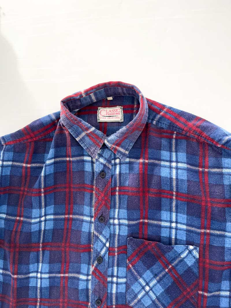 Flannel shirt vintage blue. Quality cotton and perfectly maintained over time. The shirt represents the perfect 90s style with its fabric and its colors