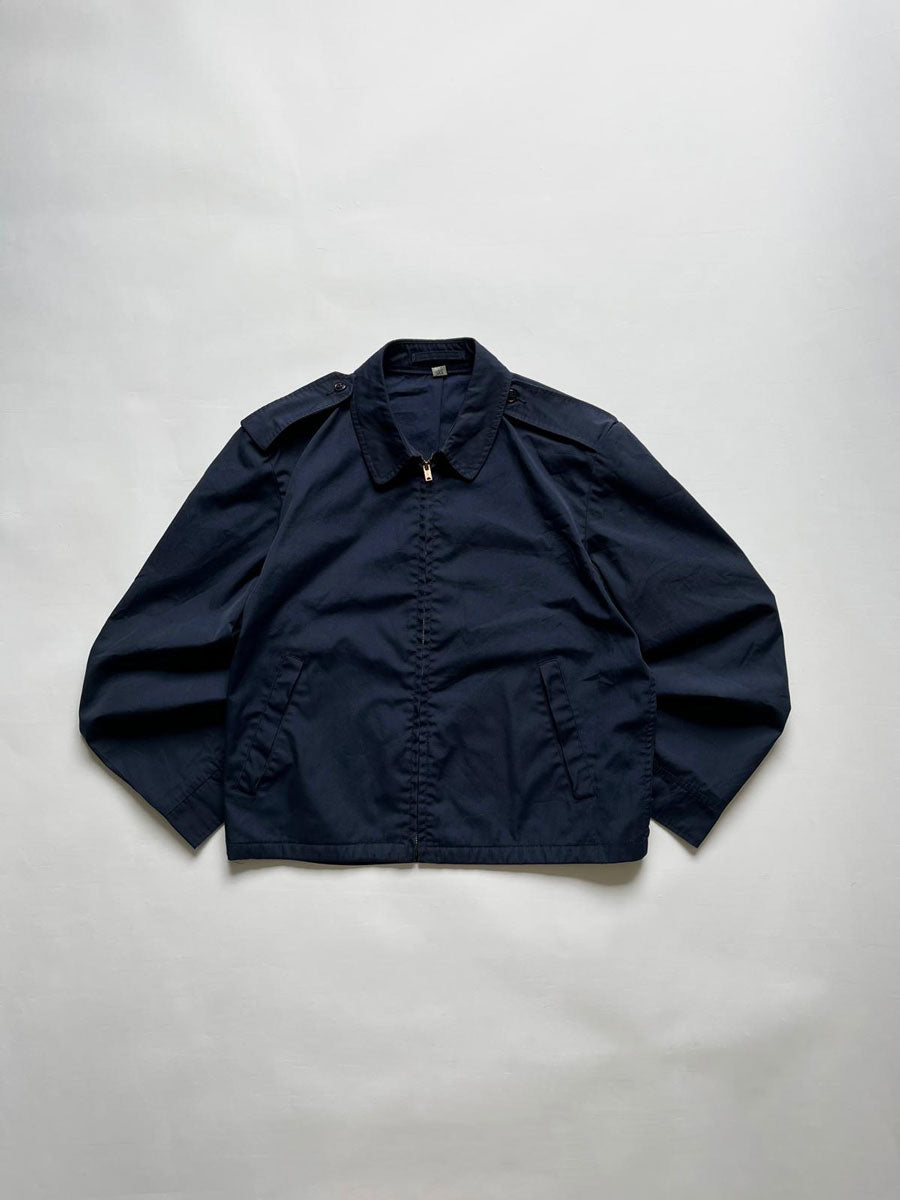 Lightweight jacket us air force 60s. The navy blue color and the light fabric make this jacket absolutely the best for the spring and summer seasons. Vintage Made in USA.