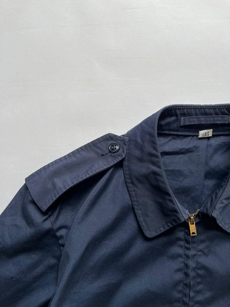 Lightweight jacket us air force 60s. The navy blue color and the light fabric make this jacket absolutely the best for the spring and summer seasons. Vintage Made in USA.