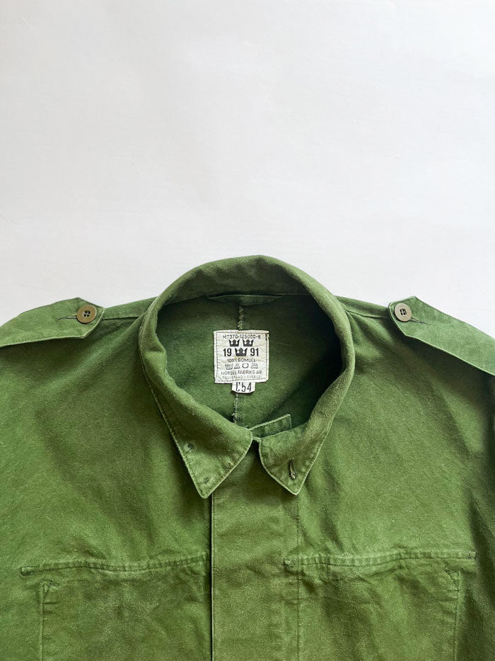 Vintage Swedish Army Uniform jacket M48. Jacket used by the Swedish army "svenska armén" dating back to the 70s and 90s. Made of cotton and bottle green color.
