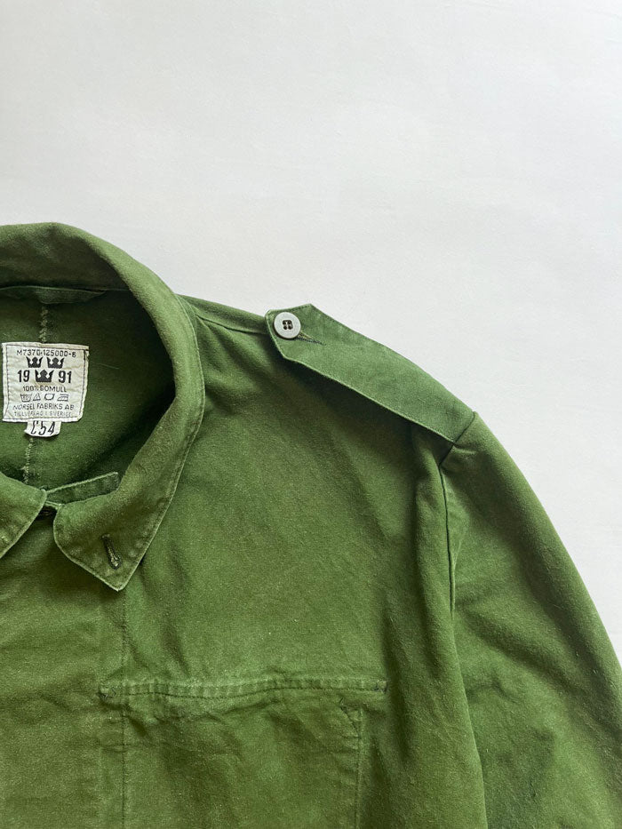 Vintage Swedish Army Uniform jacket M48. Jacket used by the Swedish army "svenska armén" dating back to the 70s and 90s. Made of cotton and bottle green color.
