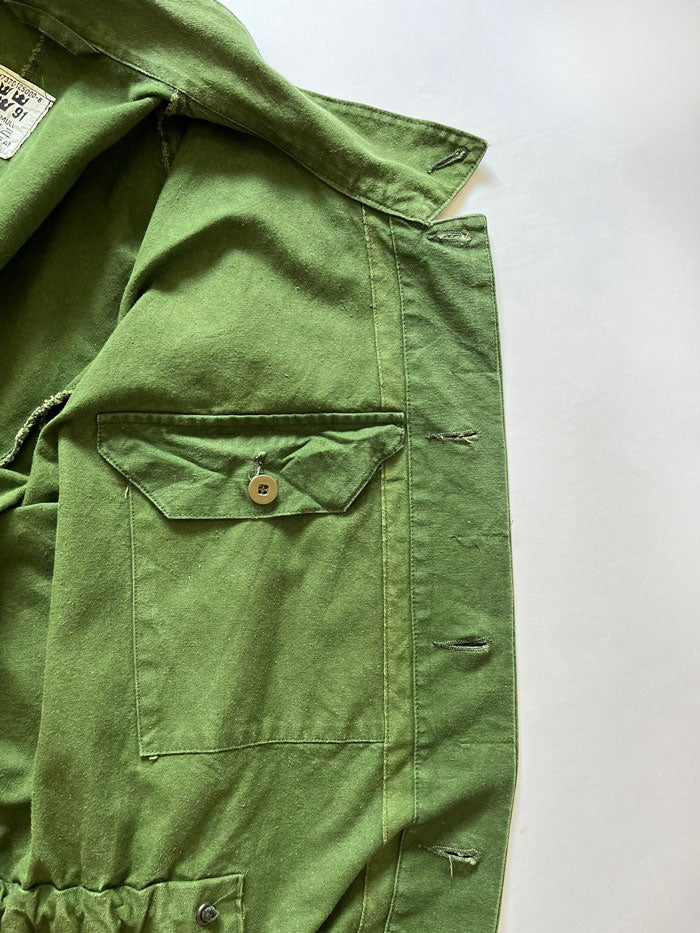 Vintage Swedish Army Uniform jacket M48. Jacket used by the Swedish army "svenska armén" dating back to the 70s and 90s. Made of cotton and bottle green color.
