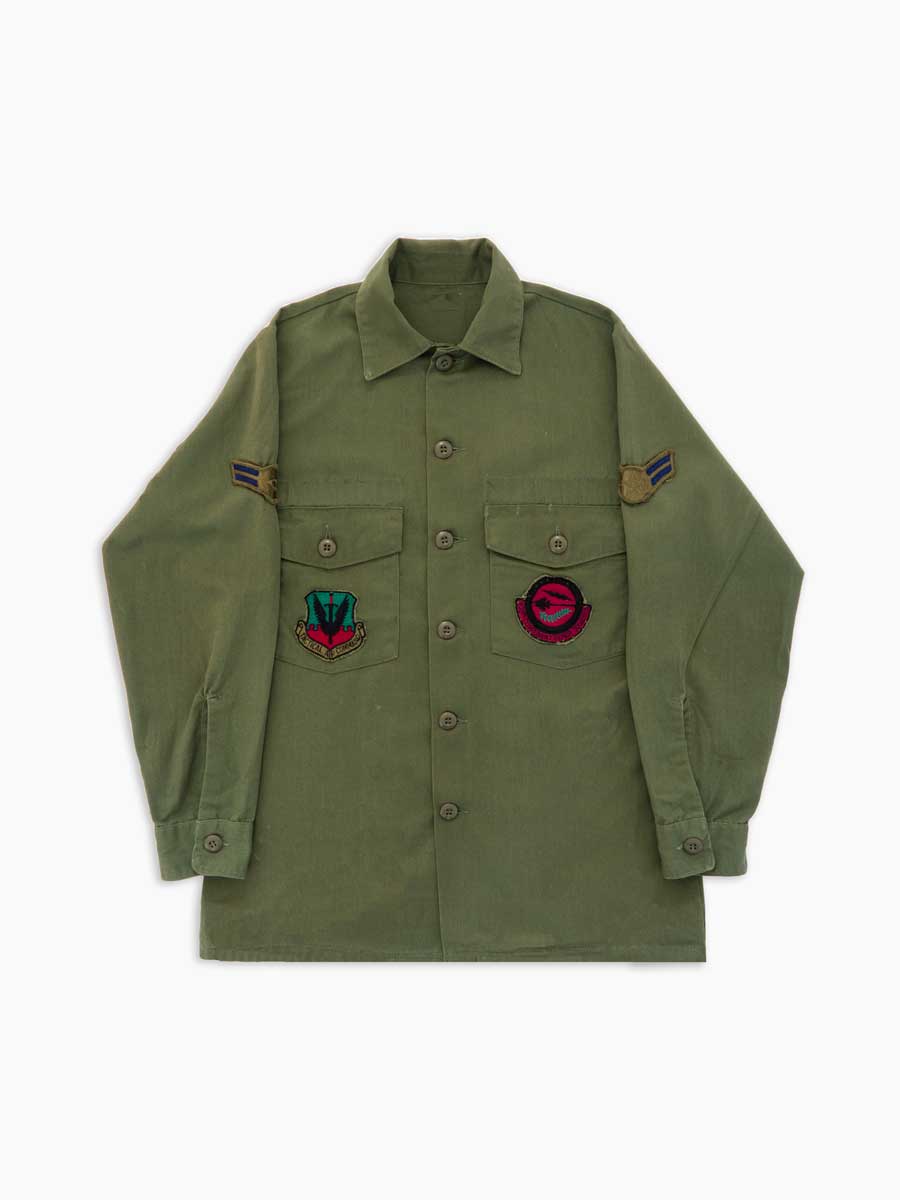 OG-507 vintage shirt uniform U.S. Army 80s. 1973 marked a significant moment for the US Army with the introduction of service uniforms in polyester and cotton.
