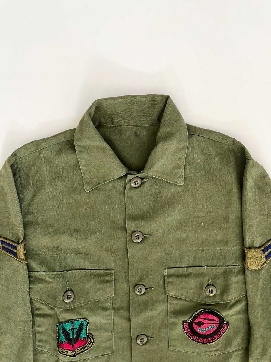 OG-507 vintage shirt uniform U.S. Army 80s. 1973 marked a significant moment for the US Army with the introduction of service uniforms in polyester and cotton.