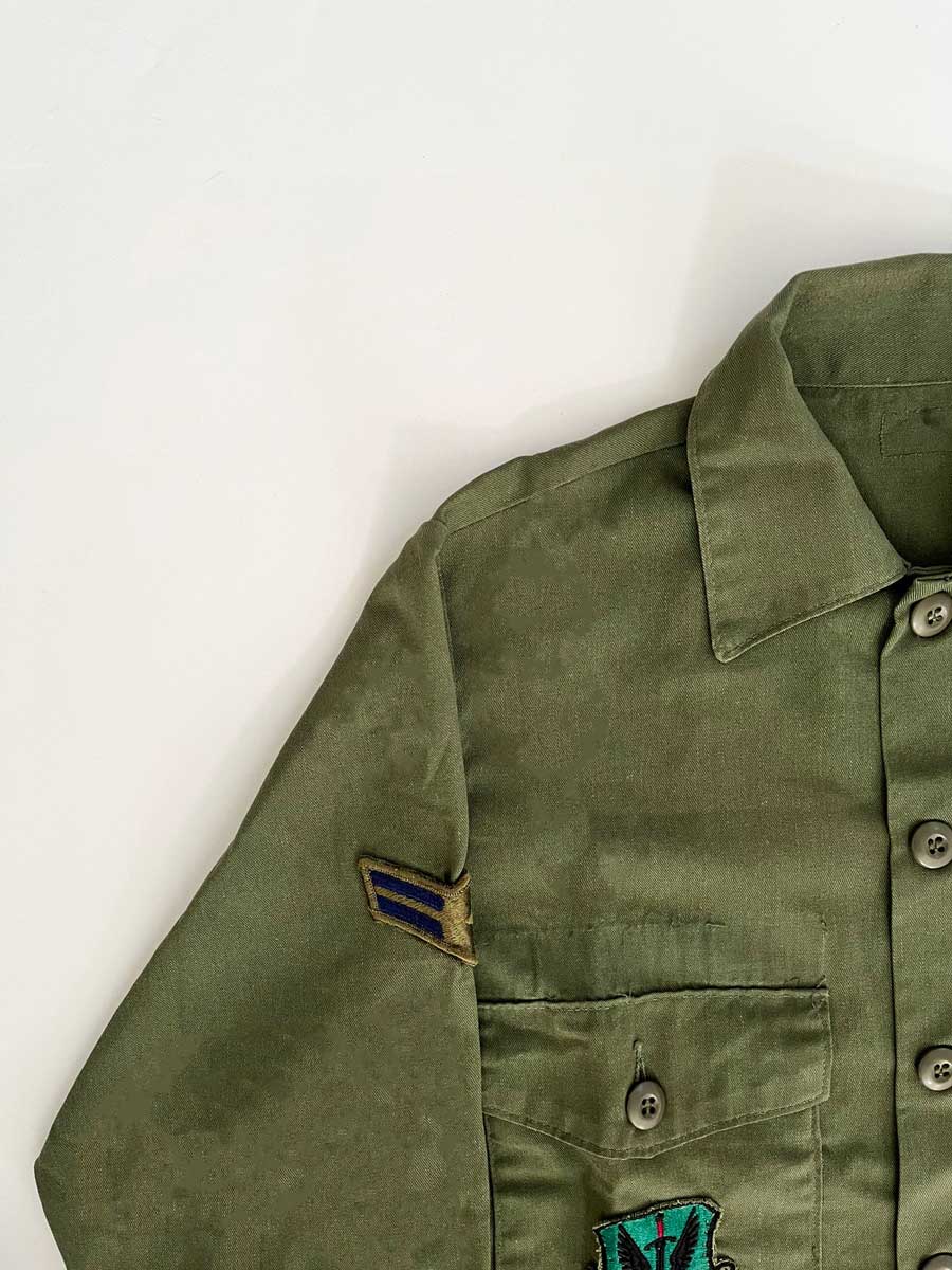 OG-507 vintage shirt uniform U.S. Army 80s. 1973 marked a significant moment for the US Army with the introduction of service uniforms in polyester and cotton.