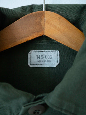 Detail of the button-flap chest pockets on the OG-507 utility shirt.