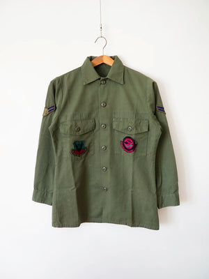 OG-507 vintage US Air Force utility shirt, size S, with two embroidered squadron patches on the chest pockets.