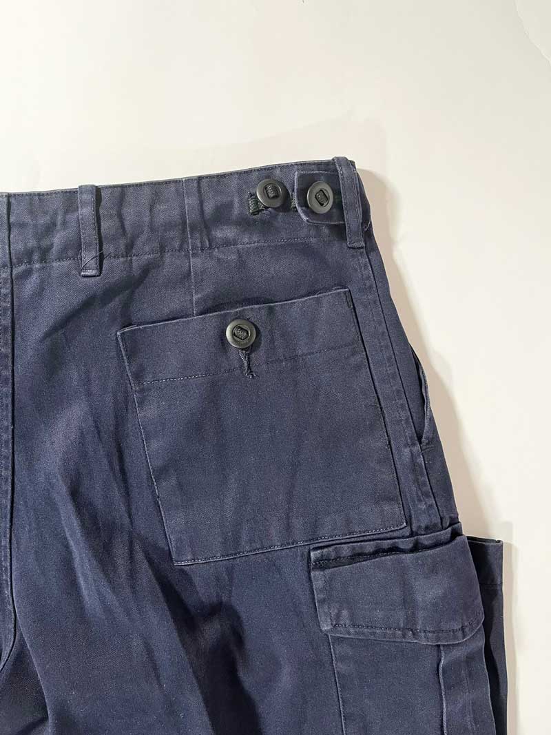 British cargo pant blue. Rugged 90s British Navy military cargo ship, designed to withstand the rigors of operational demands in the field. With adjustable and high waist