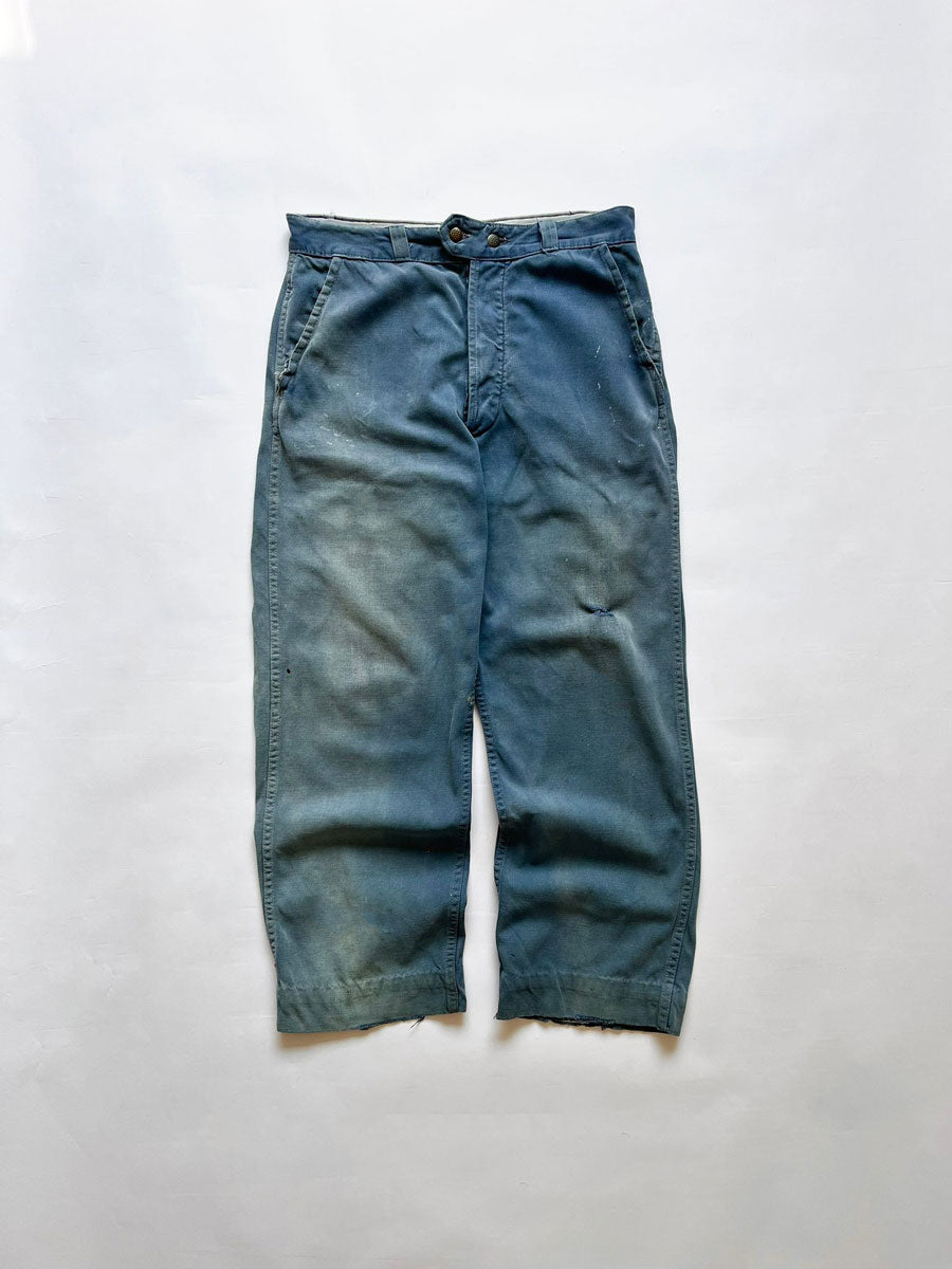 Work pants vintage from 1950s. Color with a fantastic patina given by the passage of time. Vintage work trousers with thick quality fabric. Size 32W 30L.