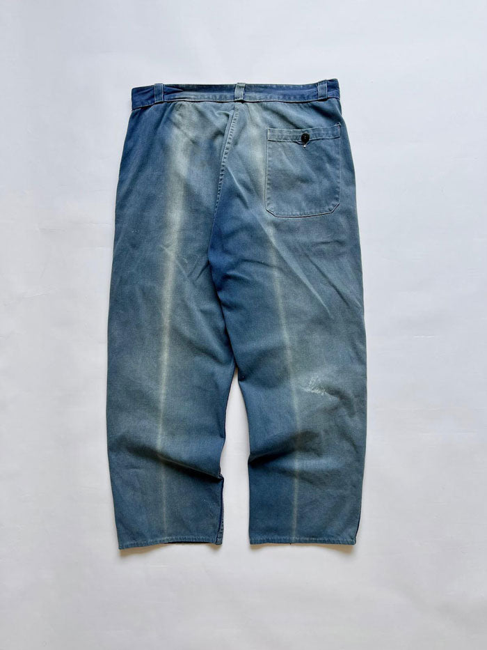 Work pants vintage from 1950s. Color with a fantastic patina given by the passage of time. Vintage work trousers with thick quality fabric. Size 32W 30L.