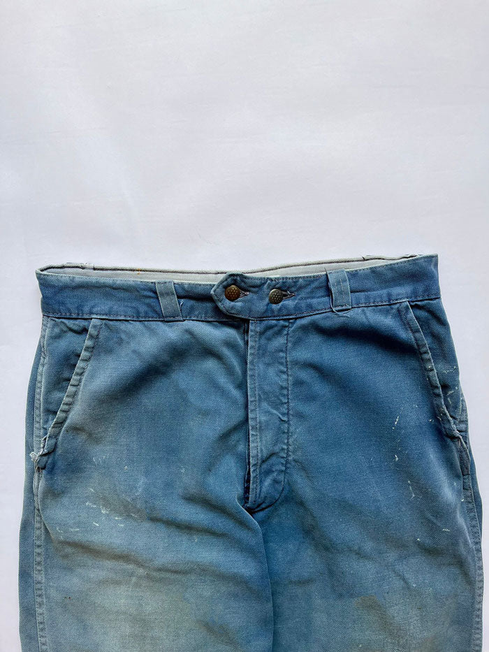 Work pants vintage from 1950s. Color with a fantastic patina given by the passage of time. Vintage work trousers with thick quality fabric. Size 32W 30L.