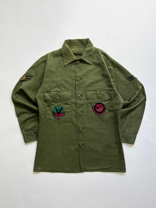 OG-507 vintage shirt uniform U.S. Army 80s. 1973 marked a significant moment for the US Army with the introduction of service uniforms in polyester and cotton.