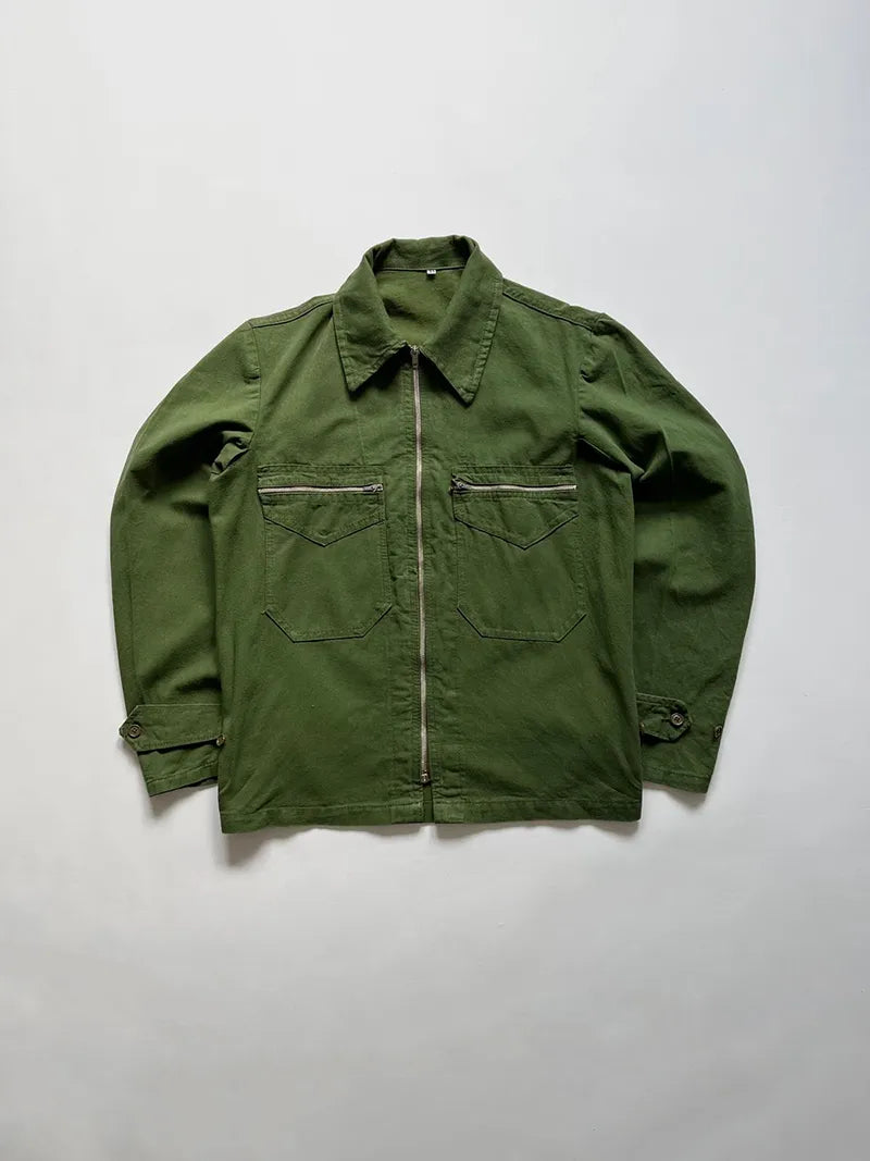 Vintage italian cotton work jacket dated approximately 50s/60s. Zip and 2 pockets with beautiful Slid zips. Green color. In excellent condition. Size M.