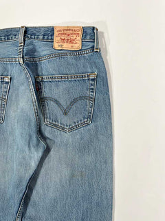 Levi's vintage 501 blue. Step into timeless style with this authentic levi's. Gorgeous color and quality fabric.