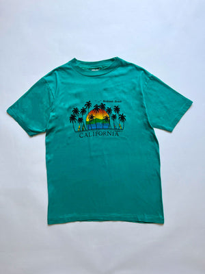 Single Stitch tee vintage produced in the United States in the 80s by Hanes. Print on the front depicting Redondo Beach California. Rare single stitch tee.