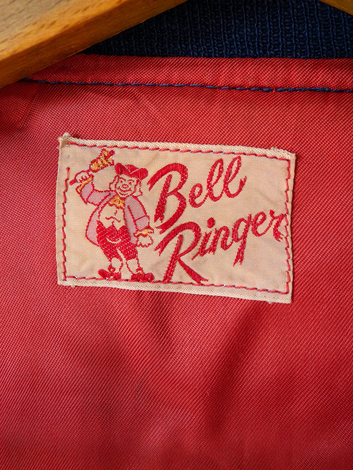 Etichetta originale "Bell Ringer" con il logo del fattorino