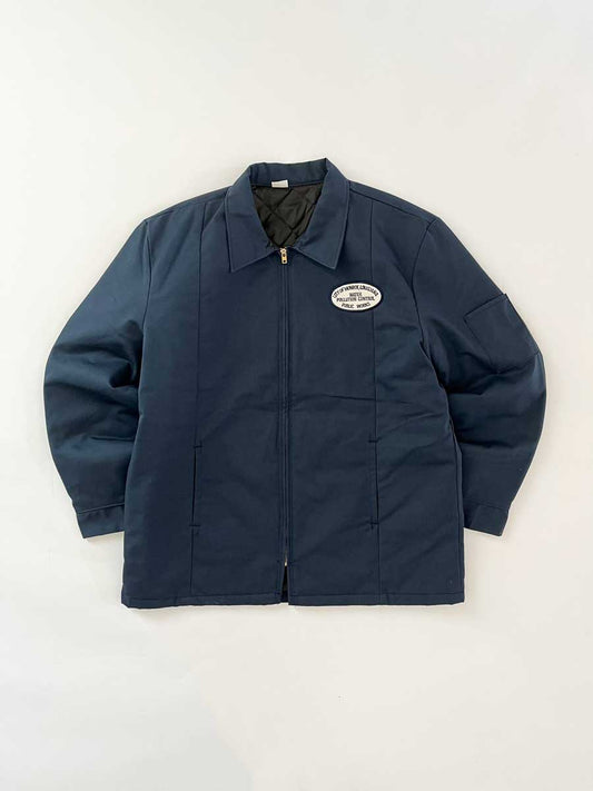 Vintage work jacket blue produced in the 1990s by Red Kap. Quality fabric and perfectly maintained over time. Talon zip and patch applied on the front. Positioned on a neutral white background.