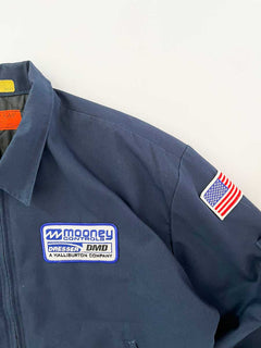 Vintage work jacket produced in the 1980s by Red Kap. Quality fabric and perfectly maintained over time. Talon zip and double patch applied on the front. Positioned on a neutral white background.