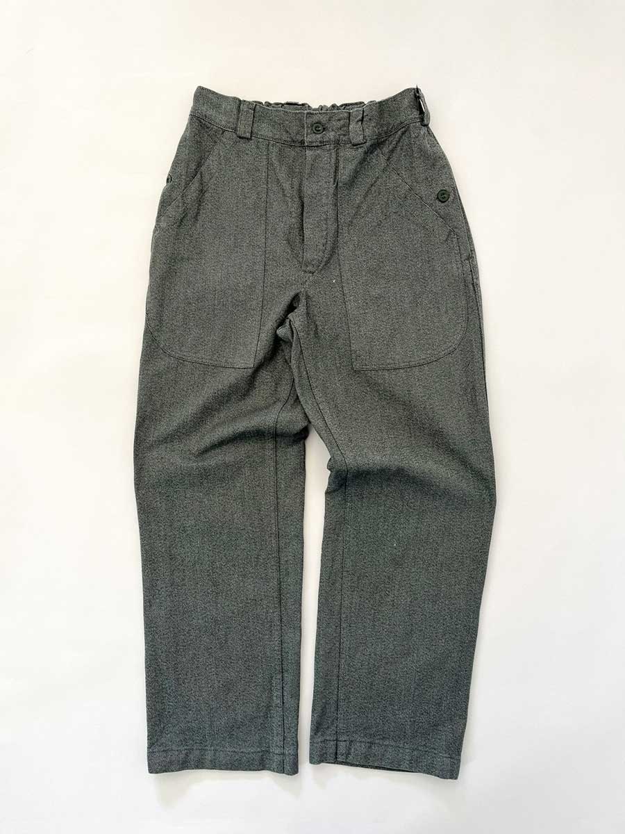 Work denim trousers produced from the 50s to the 90s by the Swiss army. Made from a thick, quality denim fabric. Color that varies from gray to greenish.
