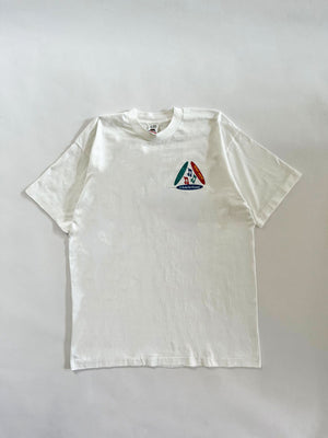 Tee vintage single stitch produced in the United States in the 90s. Print on the front, used by an American radio "KFKF 94FM". Rare single stitch tee. White tee.
