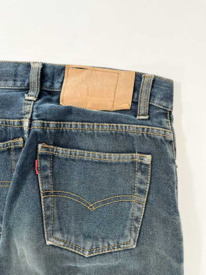 Levi's vintage 501 dark blue 90s. Step into timeless style with this authentic levi's proudly made in the USA. Quality denim cotton from United States.