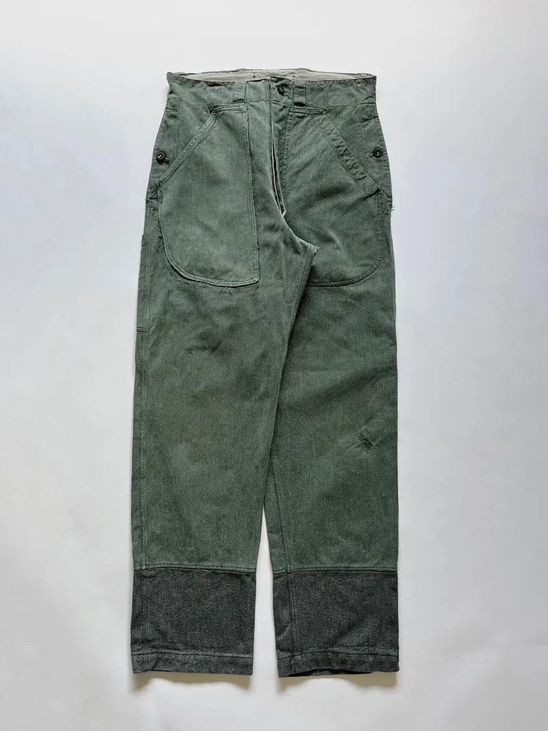 Vintage Swiss military work pants in denim, issued between 1950 and 1990 for army and prison personnel. Genuine vintage surplus. Size W31 L34.