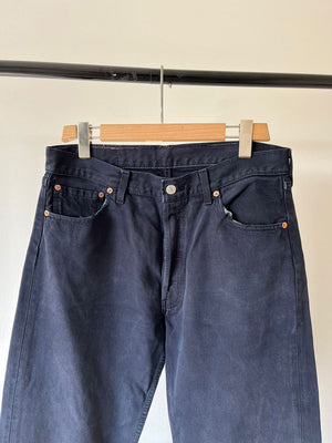 1990s Jeans Levi's 501 vintage dark blue, size 32W 34L. Made in the 90's in the UK. Iconic straight-leg fit, durable denim, perfect for a timeless casual look.