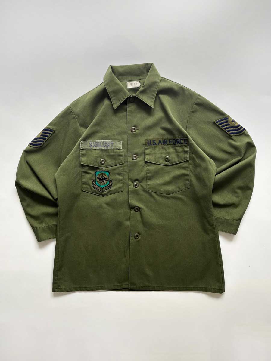 OG-507 vintage shirt uniform U.S. Army 80s. 1973 marked a significant moment for the US Army with the introduction of service uniforms in polyester and cotton.