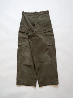 Vintage 1950s Dutch Army Cargo Pants. Two large side pockets with flaps and buttons. Loose fit at the bottom and high waist. Size W30 L30. MIlitary surplus.