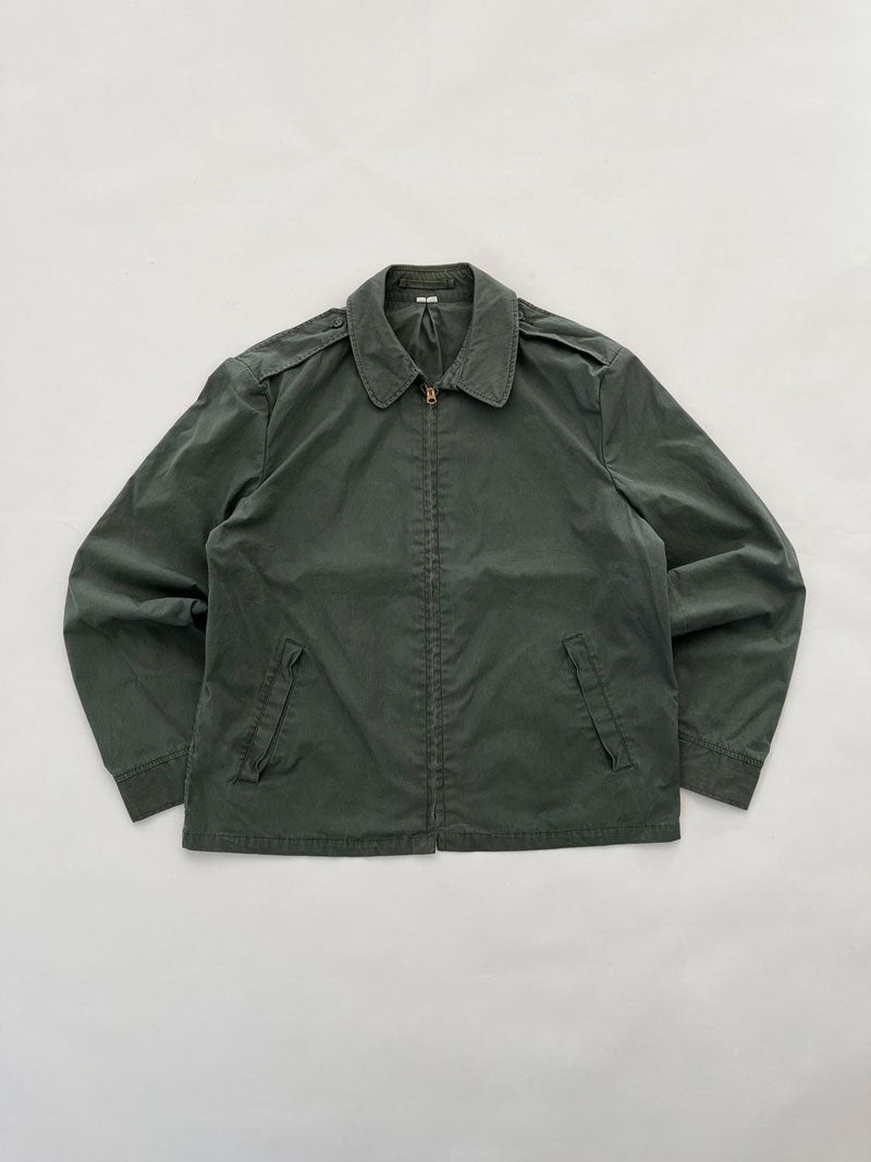 Lightweight jacket used by the USAF in the 70s. Green color, boxy fit and Talon zip.