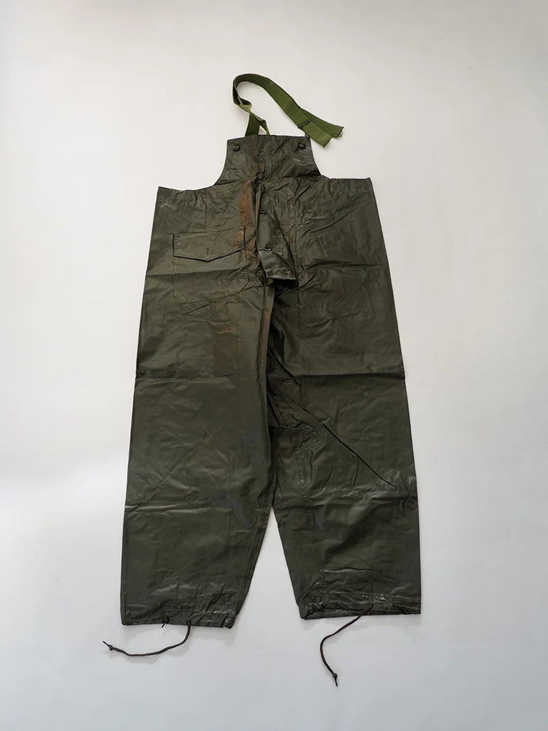 Italian Navy rain pant, dating back to the 1980s/1990s. Made of fully waxed canvas, designed to offer maximum rain protection in harsh operating conditions.
