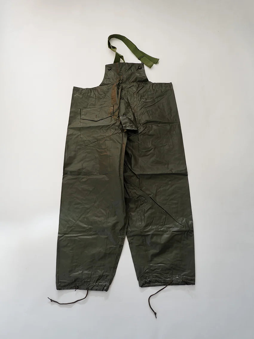 Italian Navy rain pant, dating back to the 1980s/1990s. Made of fully waxed canvas, designed to offer maximum rain protection in harsh operating conditions.