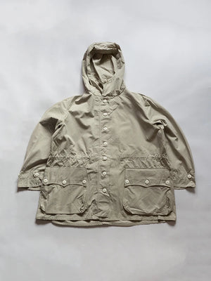 Vintage 1970s Swedish Army M62 snow parka, also known as the Snojacka or Snoblus. The front has a button closure and large flap pockets on both sides.
