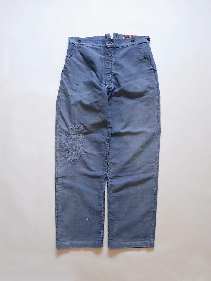 A splendid pair of French moleskin work trousers, made by Livrador between the 1950s and 1960s. They feature the classic blue hue typical of French workwear.