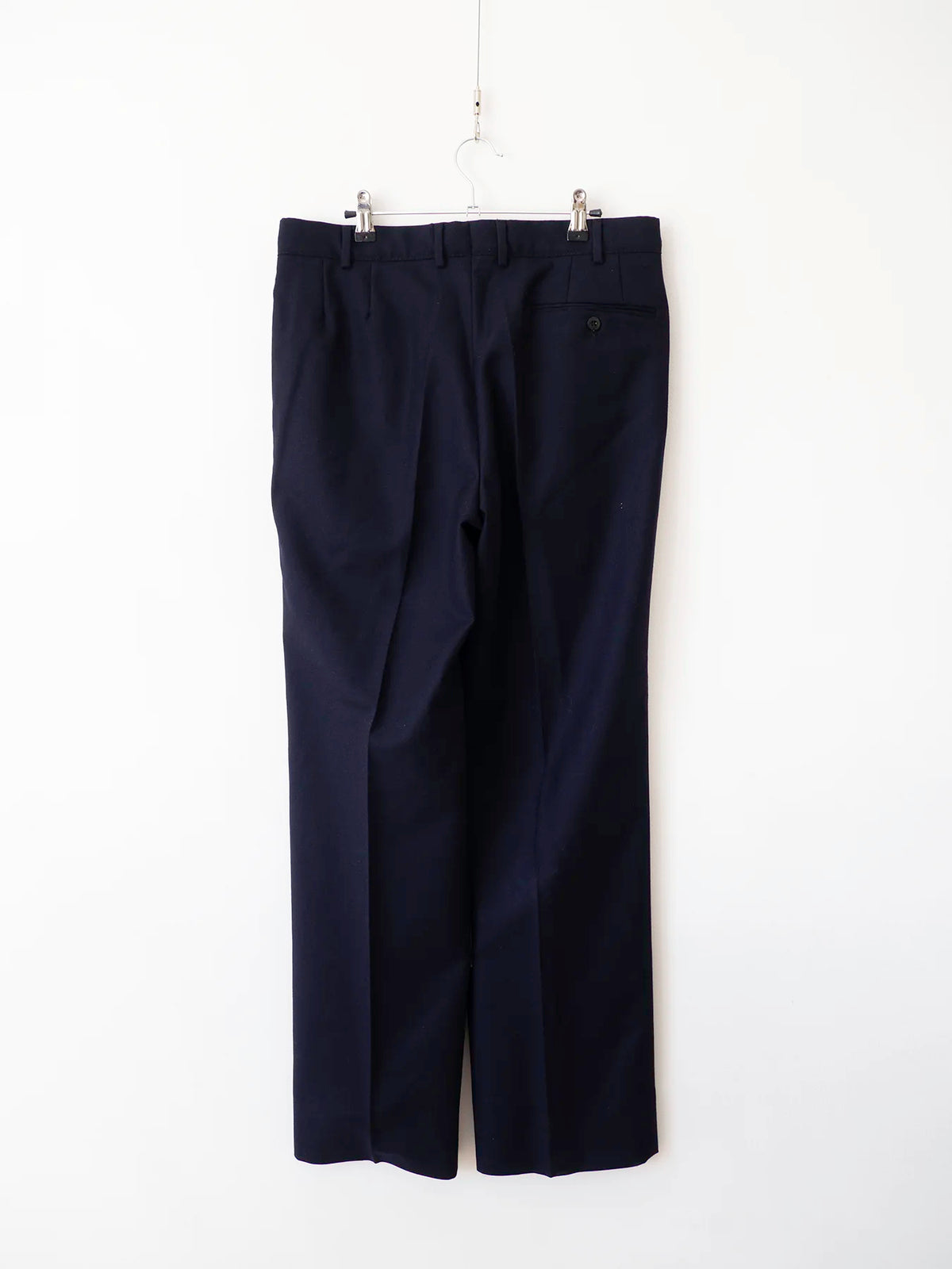 Pantaloni Marina Militare Italiana blu navy in lana, vista posteriore su gruccia