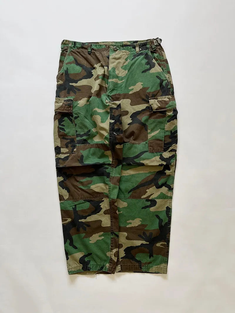 Vintage US Army Woodland Ripstop Cargo Pants.Woodland camouflage cargo pants were introduced by the US Army in the early 80s and were used for over two decades.