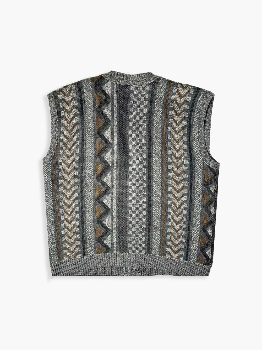 Vintage cardigan 90s. Featuring a full front button closure, this cardigan is practical and versatile. Its large side pockets add a touch of functionality.