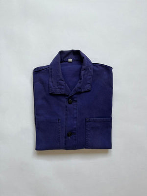French chore jacket vintage from 80s. Size Medium. Crafted from high-quality, durable cotton. The various shades of blue give this jacket a unique character.