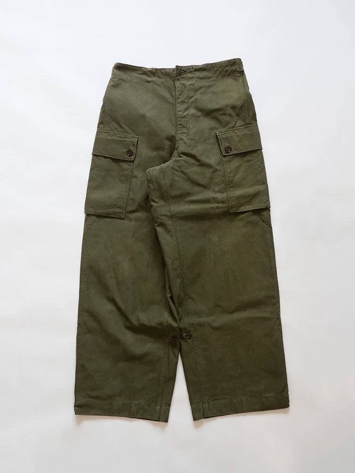 Vintage 1960s Dutch Army Cargo Pants. Two large side pockets with flaps and buttons. Loose fit at the bottom and high waist. Size W32 L32. MIlitary surplus.