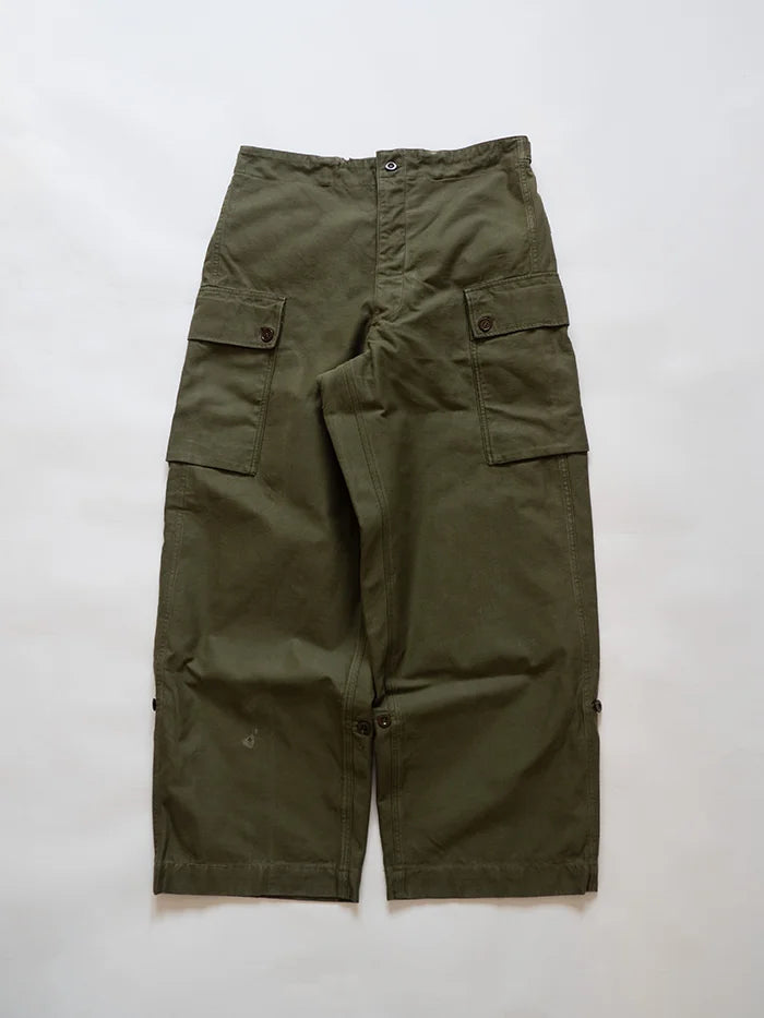 Vintage 1960s Dutch Army Cargo Pants. Two large side pockets with flaps and buttons. Loose fit at the bottom and high waist. Size W34 L32. MIlitary surplus.