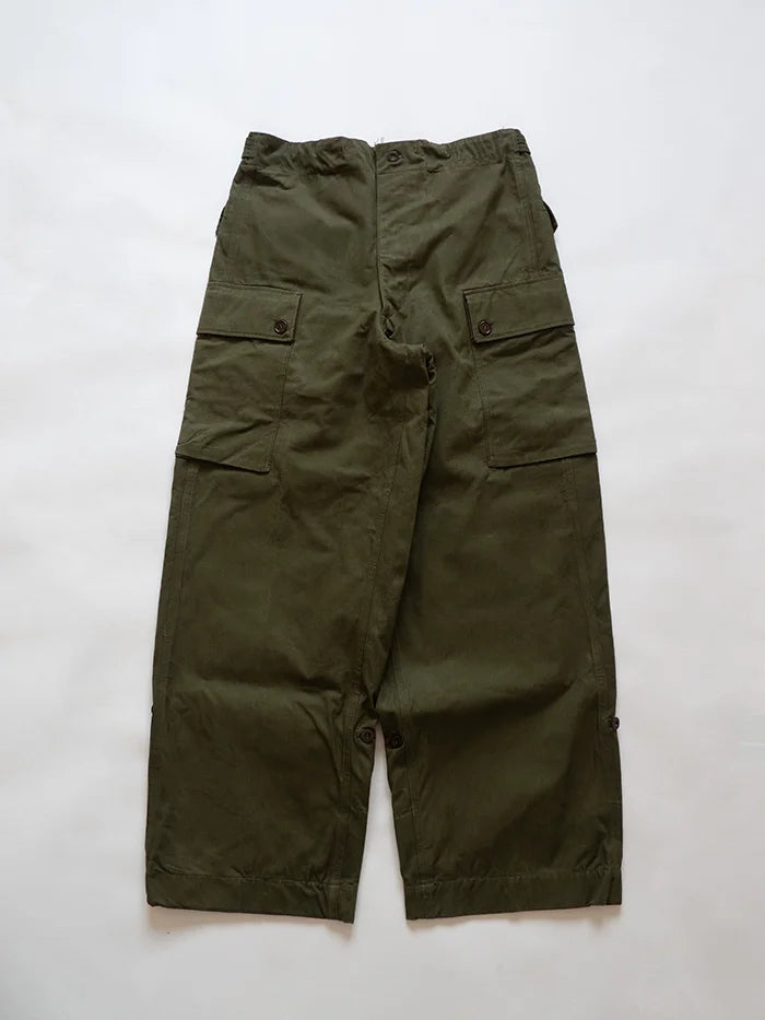 Vintage 1960s Dutch Army Cargo Pants. Two large side pockets with flaps and buttons. Loose fit at the bottom and high waist. Size W32 L34. MIlitary surplus.