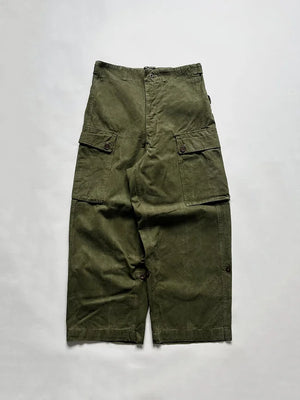 Vintage 50s cargo pants, made for the Dutch Army. Made from thick, durable cotton. Two large side pockets with flaps and buttons. Loose fit and high waist.