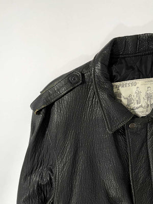Aviator jacket vintage in leather, Expresso brand. Made in France. Produced with high quality leathers, this jacket offers an unparalleled comfort experience.