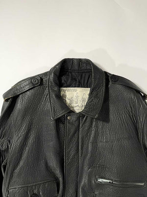 Aviator jacket vintage in leather, Expresso brand. Made in France. Produced with high quality leathers, this jacket offers an unparalleled comfort experience.